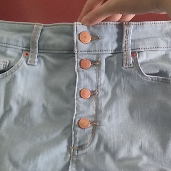 Universal Thread High Rise Cutoffs - Picture 7 of 8